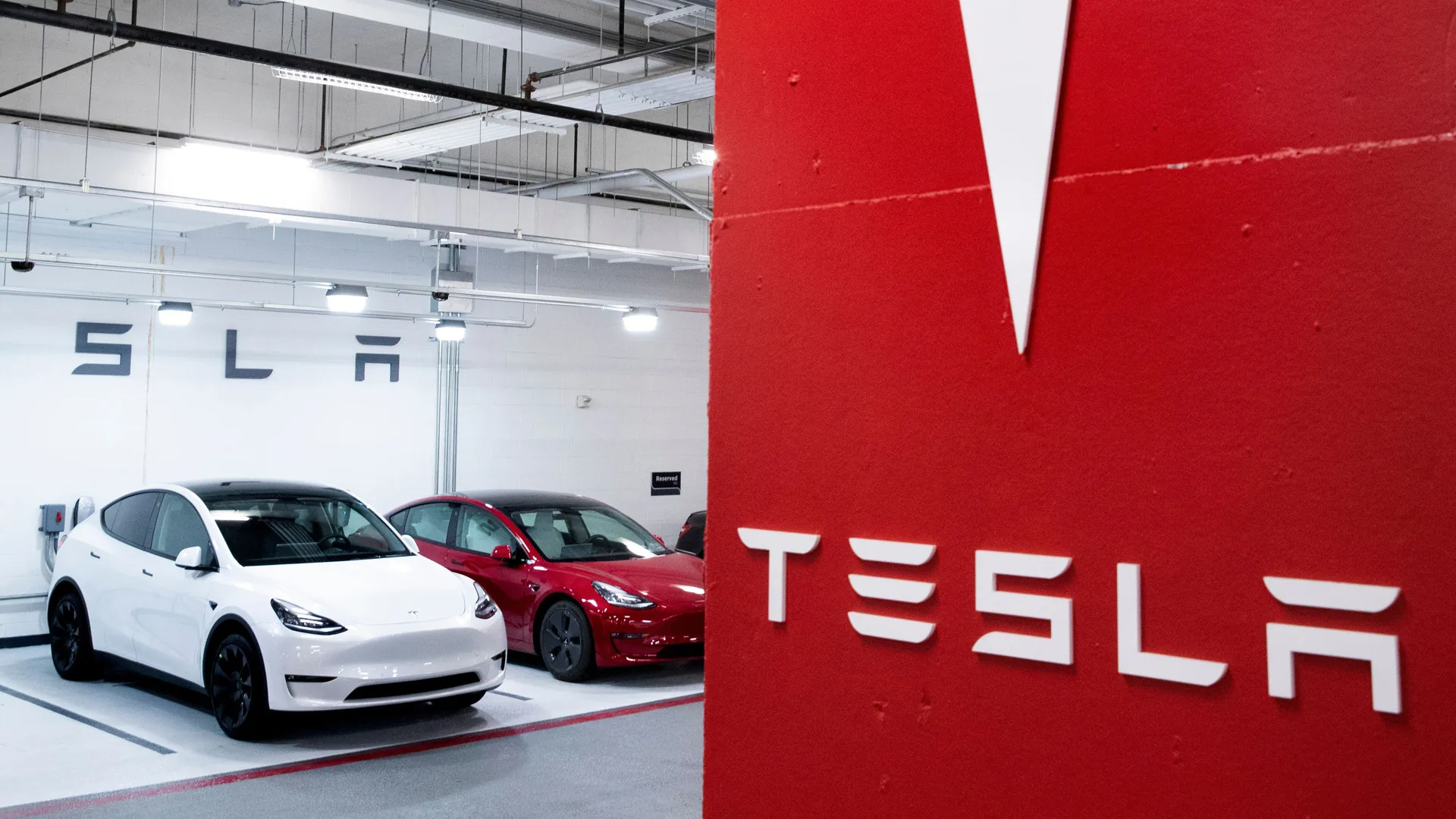 Tesla 200 Bin Aracını Geri Çağırıyor