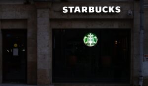 Starbucks’ın Orta Doğu Ortağı Alshaya Group, İşten Çıkarmalar Yapacak