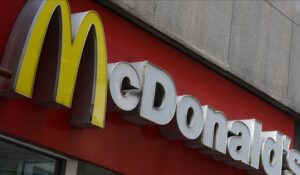 McDonald’s İsrail’e Geri Dönüyor: Franchise Restoranlarını Satın Alıyor